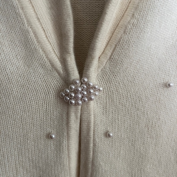 Jones New York Cream Jacket with pearl Embellishments - Picture 2 of 9